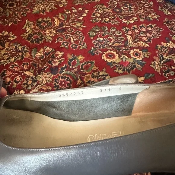 Salvatore Ferragamo Navy Leather Pump with Bow - Picture 5 of 5